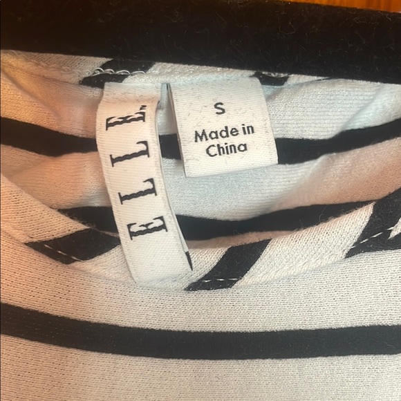 Elle Relaxed White and Blue Cut Out Blouse - Picture 3 of 7